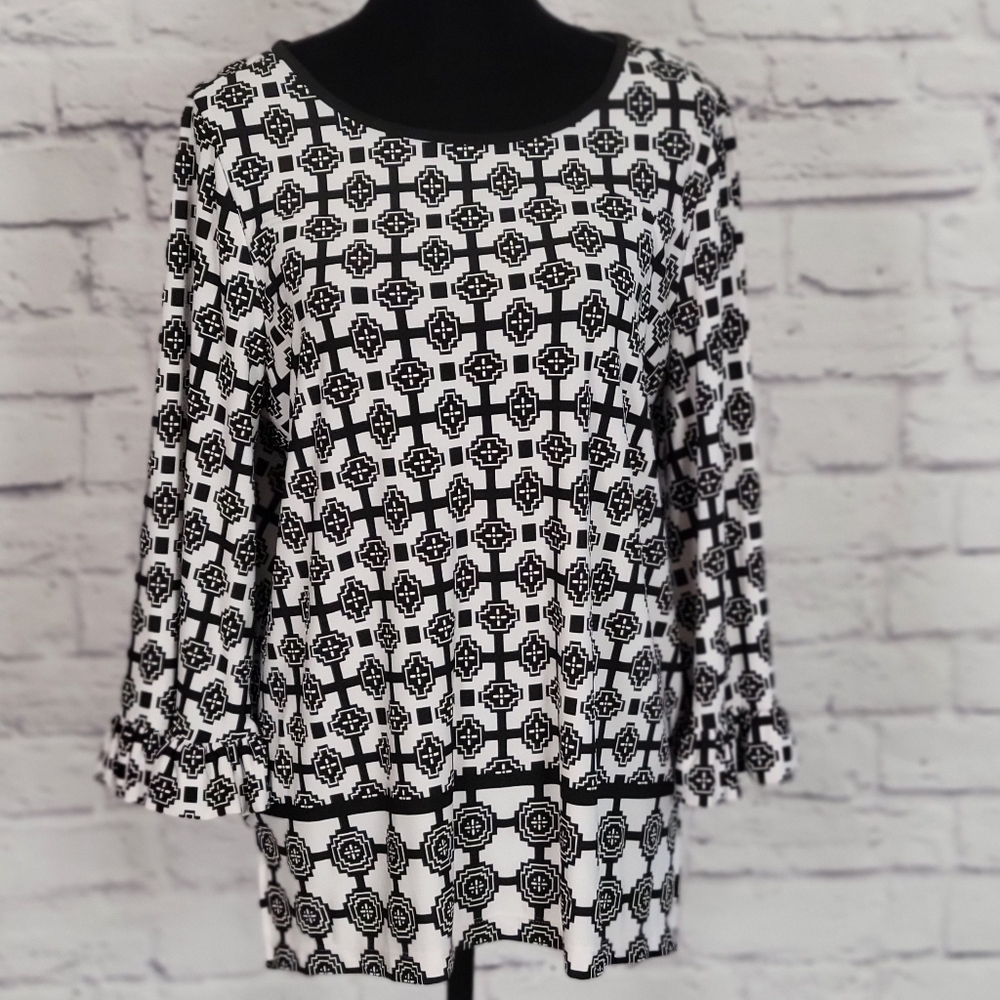 Black and White Geometric Women's Top